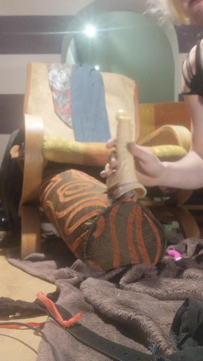 Transetka22xyz: Jalang menunggang dildo