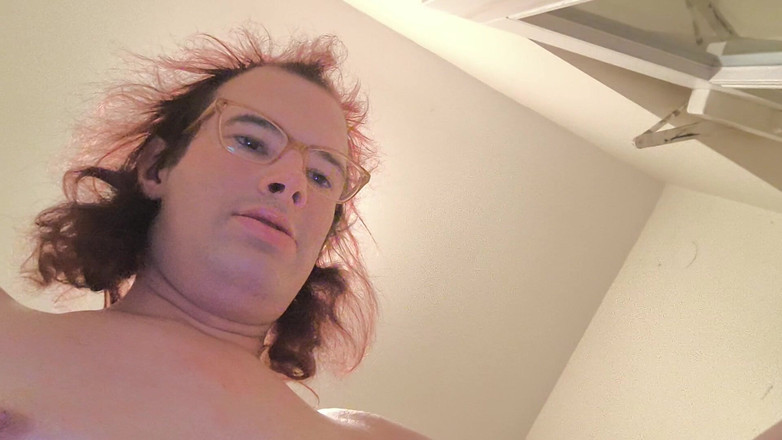 JanineLang: Tôi khỏa thân đổ rác (hàng xóm bắt tôi)