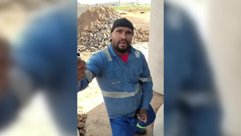 TheBlacKHunterr: Sebelum pulang, pekerja memberikannya pada kerja