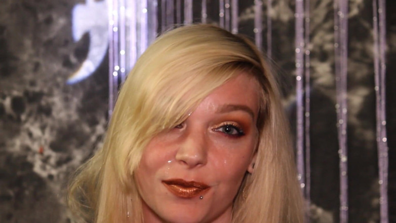 GamerGirlRoxy: Air mani di bibir metalikku: enam beban