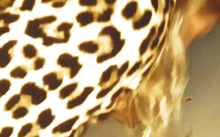 My sweet milfs: 18 Onanerar Med Fötterna På Gloryhole-bordet - Ruby
