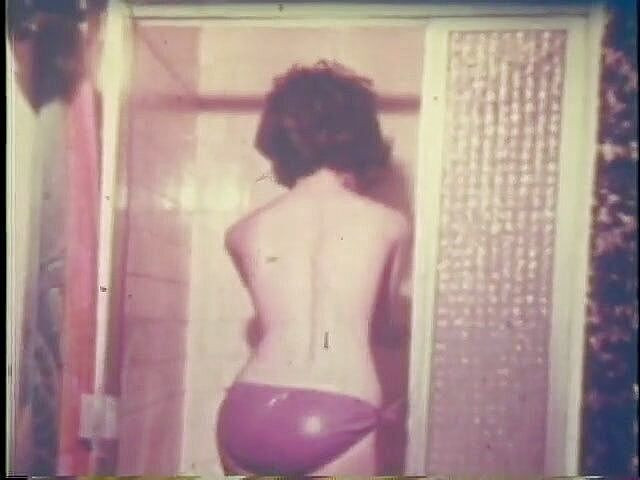 Vintage Usa: Chlupatá brunetka MILF pózuje pro kameru na castingu