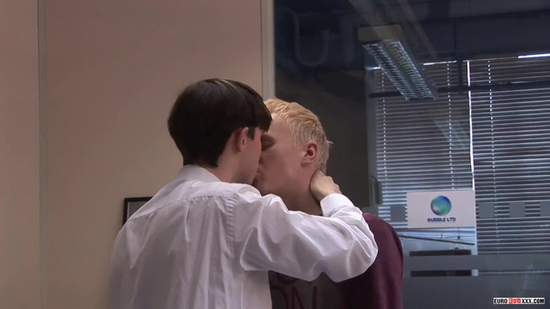 Euro boy xxx: Charlie Snake i Lex Blond pieprzą się na surowo