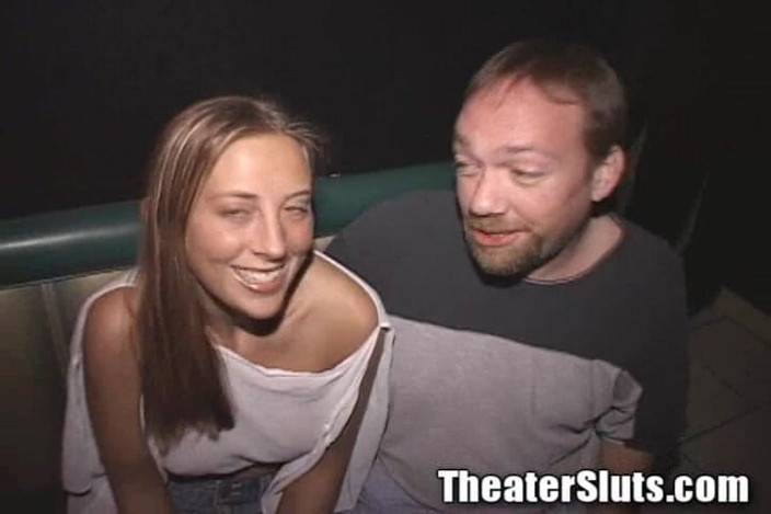 Theater Sluts: Heureuse Krysta, faux seins, lispy, salope, blowbang, cercle, branlette, pénis...