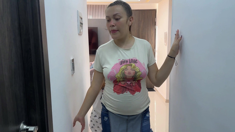 Julianaburning: Ateşli latin kız arkadaşımı üvey kız arkadaşının evinde sikiyorum, beklenmedik bir şekilde...