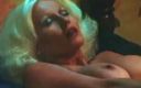 Classic Porn DVDs: Une MILF blonde au corps parfait se fait baiser et éjaculer