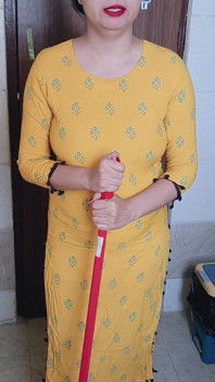 Indian Kamwali sex cu băiat pentru furtul de bani din poșetă hindi audio