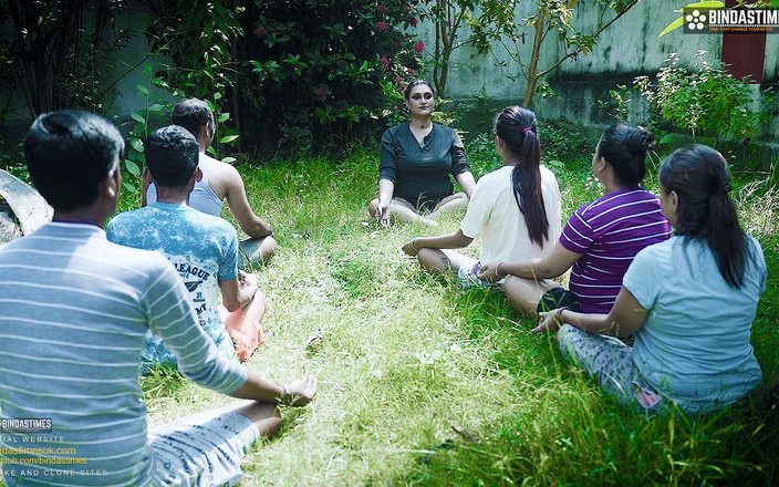 Cine Flix Media: Guru yoga india toket besar menawarkan salah satu muridnya untuk...