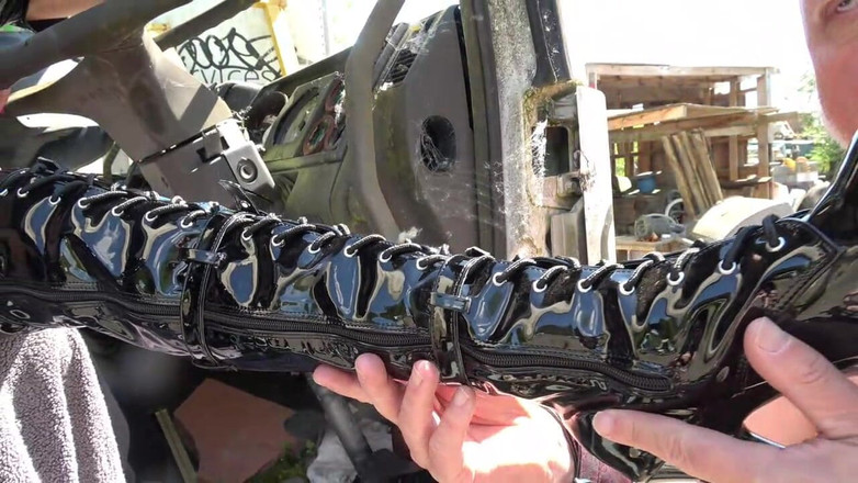 Lady boss: Випробування - поклоніння черевикам