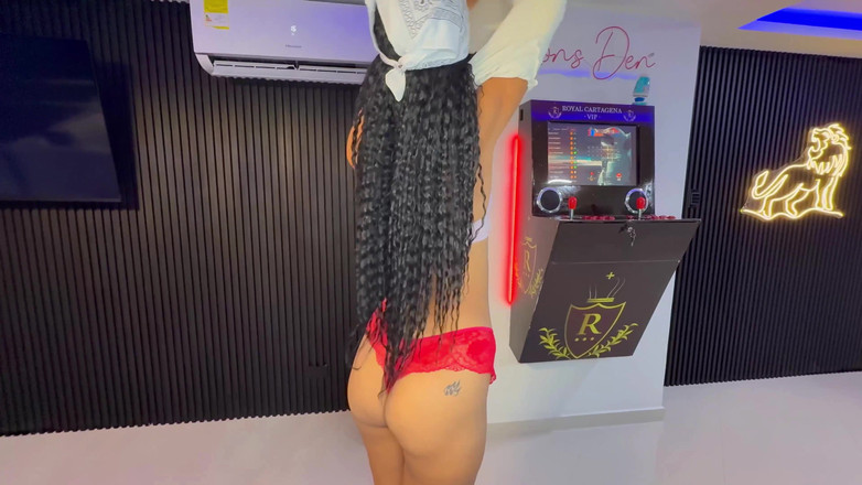 Bigdann82: Genç Kolombiyalı kız ilk kez filmde yaşlı adamla sikişiyor