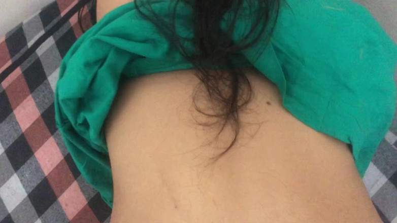 Missmaya123: Sous prétexte d’aider une bhabhi, le demi-frère l’a et l’a...