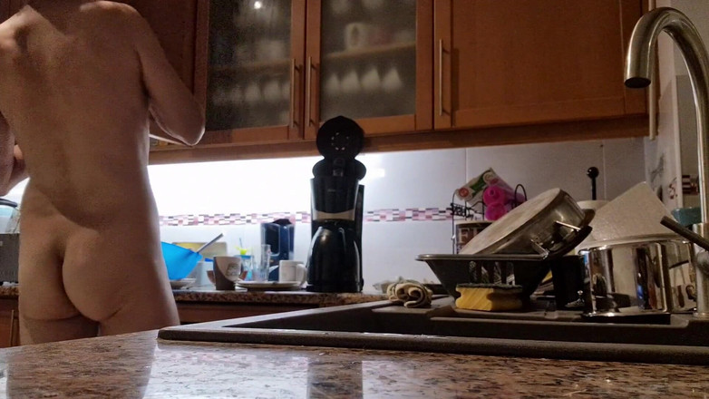 Rafael Torreano: Papà liscio beccato nudo in cucina piscia nel lavello e...