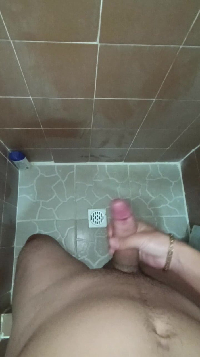 charlessteel: Melancap Sebelum Mandi, Merangkap Dan Orgasme Gemetar Seorang Lelaki