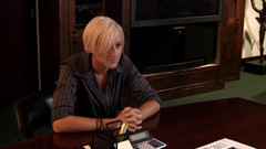 Girls Allowed: Blond laska chce pokazać swojemu szefowi, jak utalentowana jest językiem