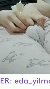 Camel toe- gezwollen poesje- gezwollen poesje- groot poesje- Turkse milf- Turkse porno- pyjama