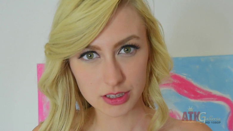 ATKIngdom Fans: Teen cutie Alexa Grace plays with twat