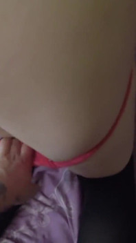 继妹吮吸我的鸡巴并暴露了她的阴户