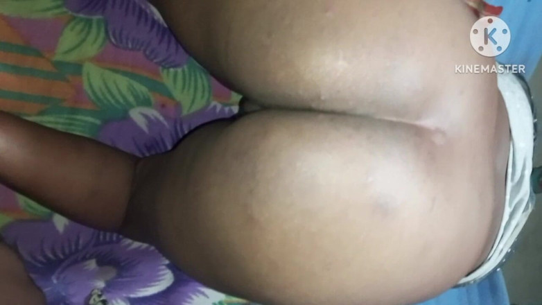 Nenika: Eu gostei de foder minha meia-irmã em estilo cachorrinho.