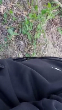 Bite Exposée Travers Trou Braguette Pantalon Mignon Garçon Gay Humping Precum Éjacule Nettoie Foutre Queue Dehors Jon Arteen