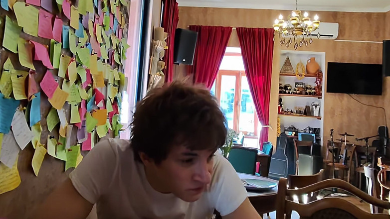 Ethan Lestray: Un Mec a Ramené Une Star Du À La Maison Après...