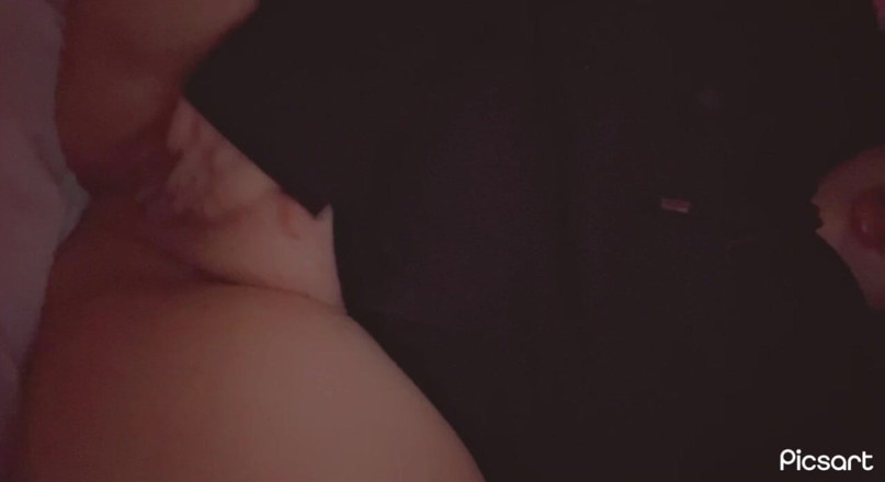 Mushroombitchx: Je me caresse la chatte dans mon hoodie de ma...
