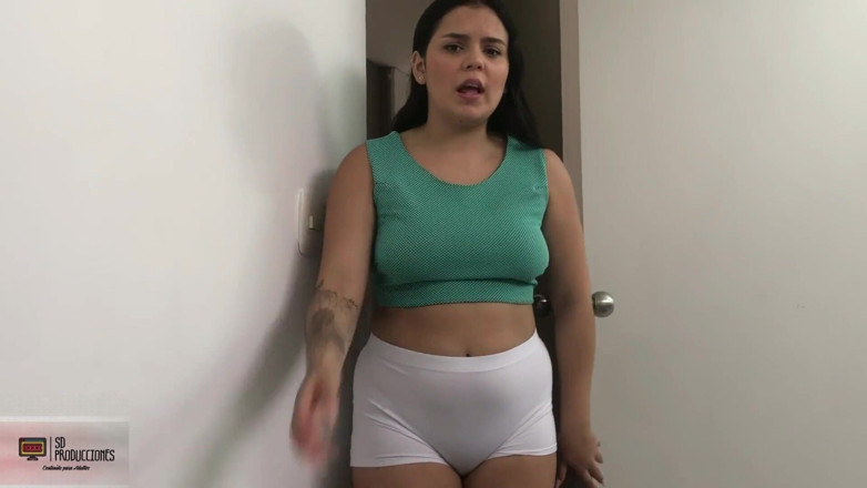 MelanieCaceres: Melanie à la chatte excitée chevauche la bite de son demi-frère -...