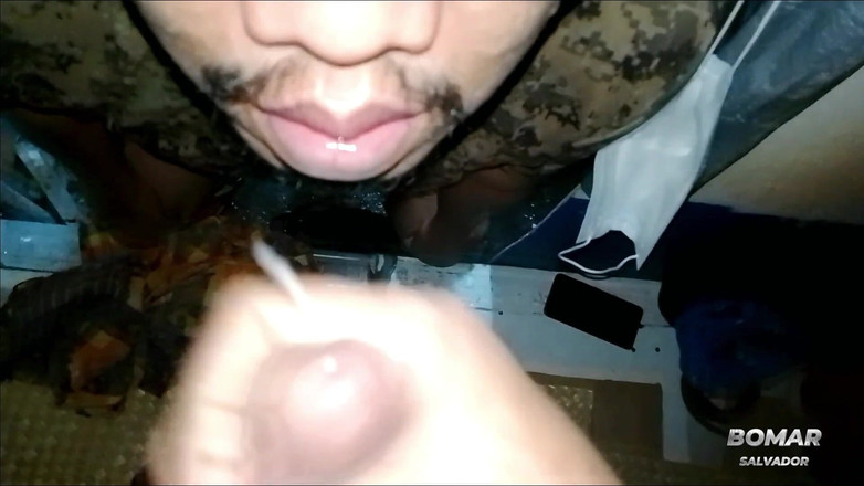 pinoy malibog: Troopa tiene tanta hambre de mi culo, se traga mi...