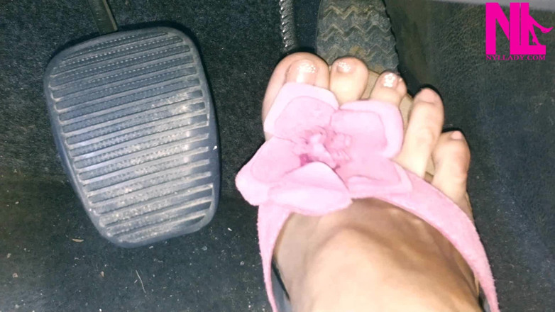 Nyllady: Menyelamatkan kereta saya dalam flop berbunga merah jambu