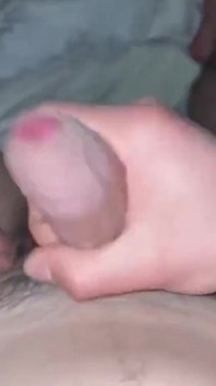 Velký neobřezaný čůrák Asiatka bije jeho maso