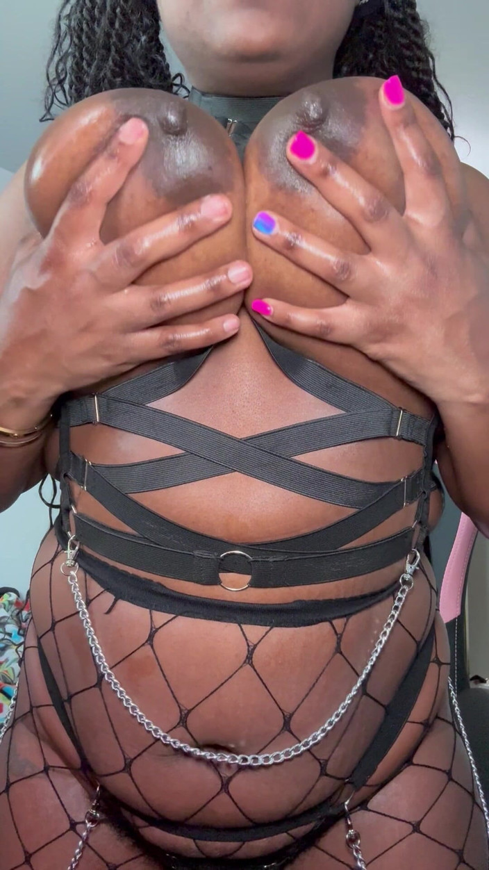 Zuri: 오일을 신은 젖탱이 숭배 JOI