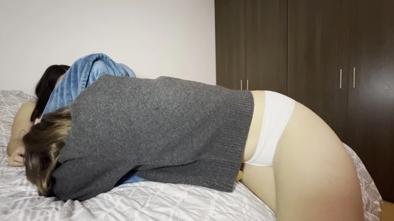 scarlettandc: My Neighbour Has an Obsession with My Feet