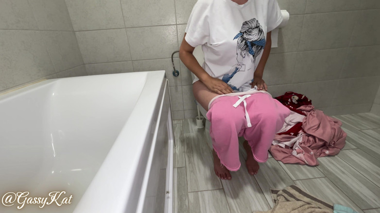 GassyKat: The Daily Toilet Episode 29