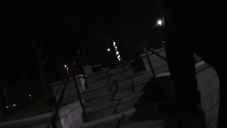 JonasBen: 在夜间电视独奏视频炎热的夏夜