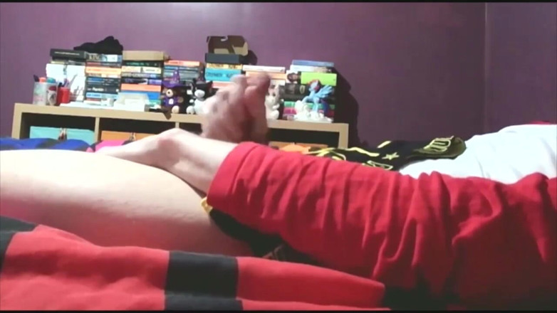 Gay Scottish twink Sammy Andrews: Sammy Andrews jouit sur des sous-vêtements de super-héros noirs