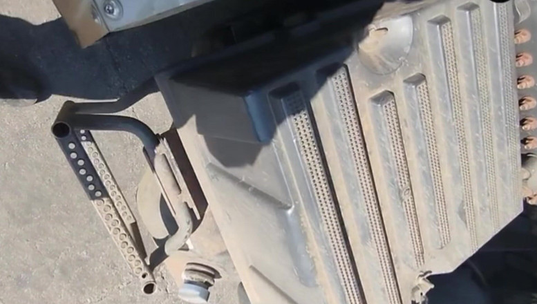 TheBlacKHunterr: V poledne jsem si vyhonil uvnitř náklaďáku