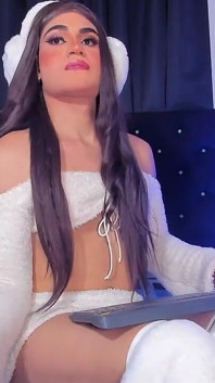 Beautiful Colombian Girl Dances Sexy Non-stop and Her Cock Beats