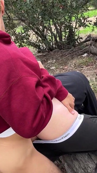 Hung Papi ao ar livre fodendo sem cortes gêmeos fode papai em pêlo pego