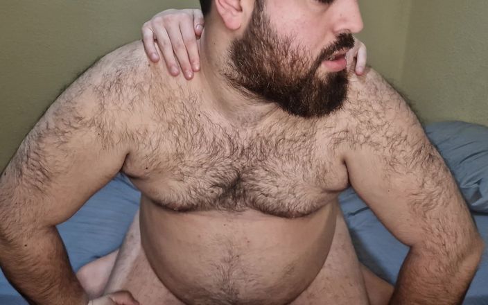 Bear Throuple: Scopando il culo peloso di mio marito