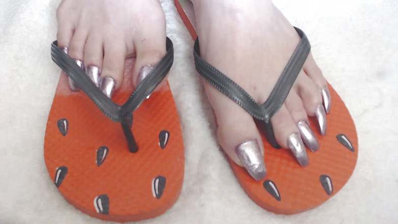 Abby Anna: सेक्सी सिल्वर मेटलिक लॉन्ग लॉन्ग टोनेल्स