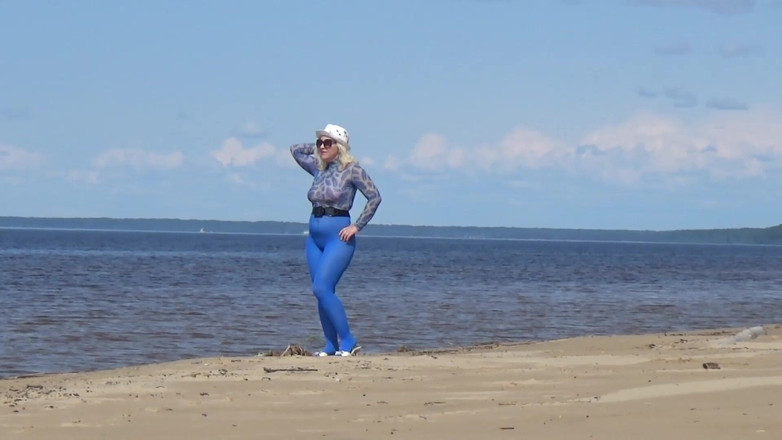 RedRoseRus: Blue Style 2 - pamer badan di pantai