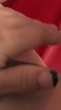 Peituda morena milf dedos e brinquedos sua buceta peluda até o orgasmo