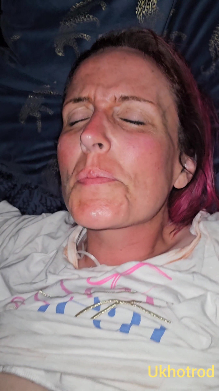 UK Hotrod: Anale creampie zonder condoom op vocale kreunende vrouw
