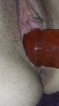 Ngentot adik tiriku pakai dildo ukuran raksasa di malam hari