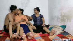 Real Indian Threesome: Desi indická manželka ve své první trojce s nevlastní sestrou...