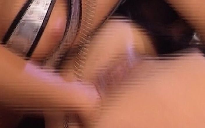 German's Fetish: ドイツ人痴女が3Pで指を入れられ、同時にファックされました