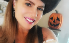 Nikki Nevada: sexy pirát Wench Nikki Halloween 2022 sání robertku a šukání s JOI