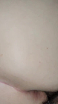 Sexy weißes mädchen bBW fickt bbc doggystyle über die couch bekommt dicken arsch interracial gefickt