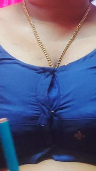 India caliente con su sirviente en privado