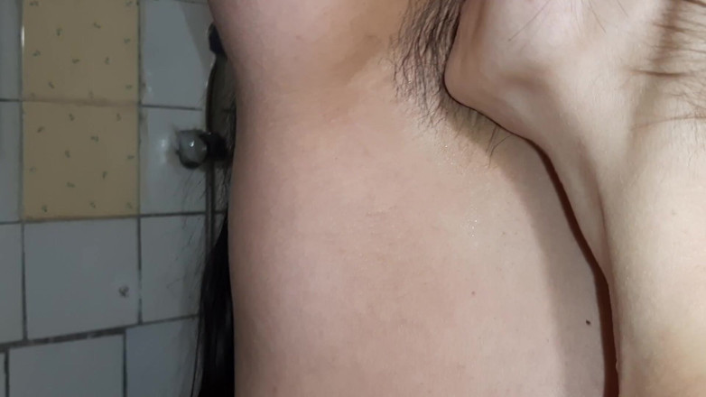 Lesbian-illusion: Ich pinkelte in ihren mund und dann leckte sie meine...