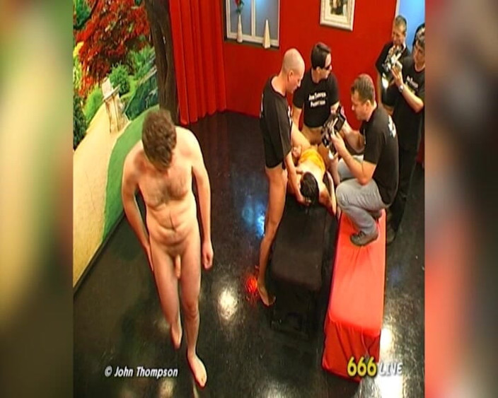 GGG John Thompson OLD STYLE: Ggg si jalang bukkake blonde dikongkek mukanya dengan air mani